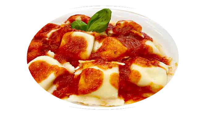 plato de raviolones son salsa filetto